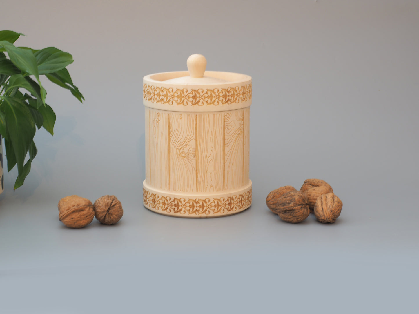 Kleine Vorratsdosen in Fässerform aus Lindenholz - ein nachhaltiges Geschenk mit Stil