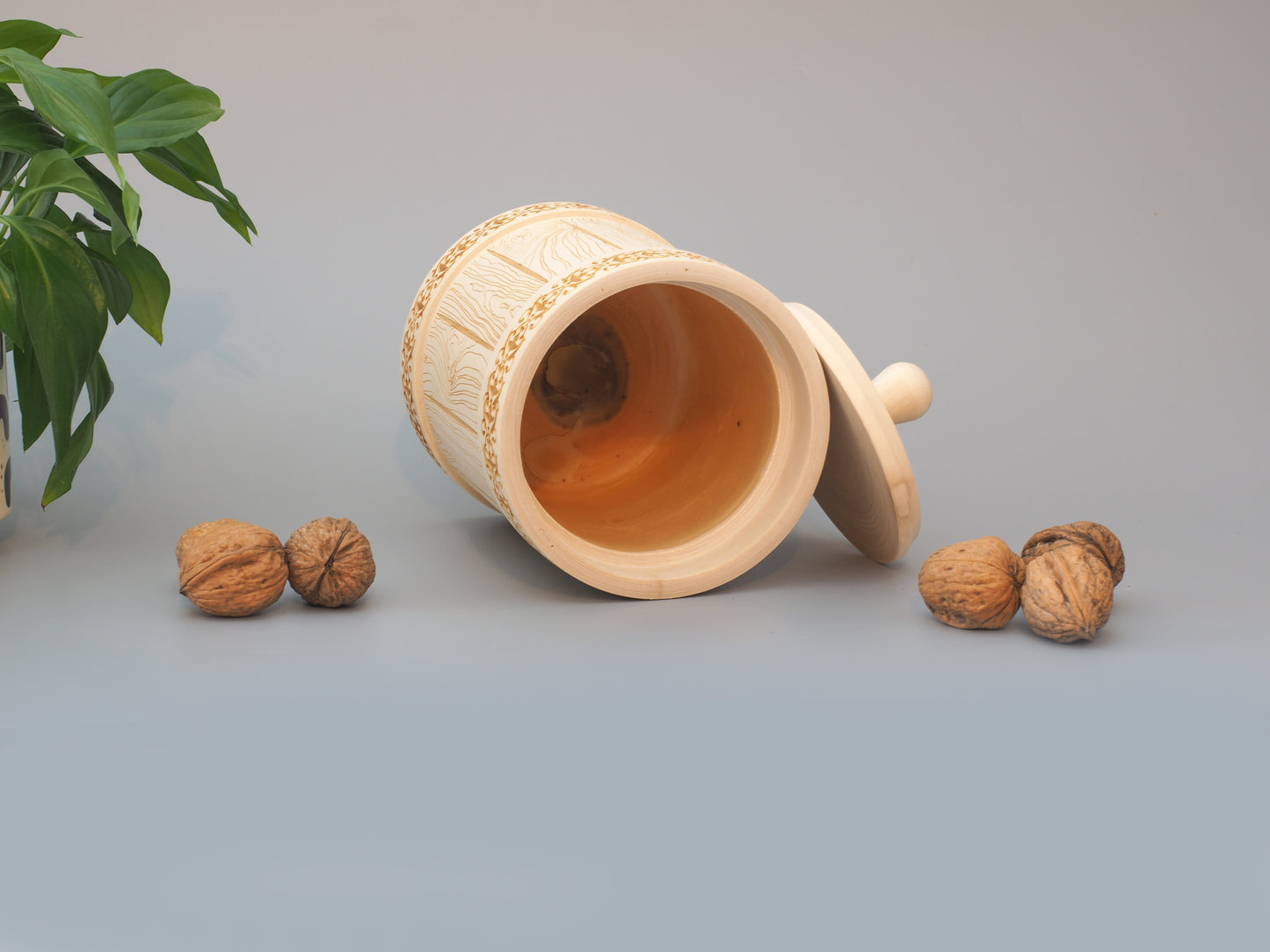 Kleine Vorratsdosen in Fässerform aus Lindenholz - ein nachhaltiges Geschenk mit Stil