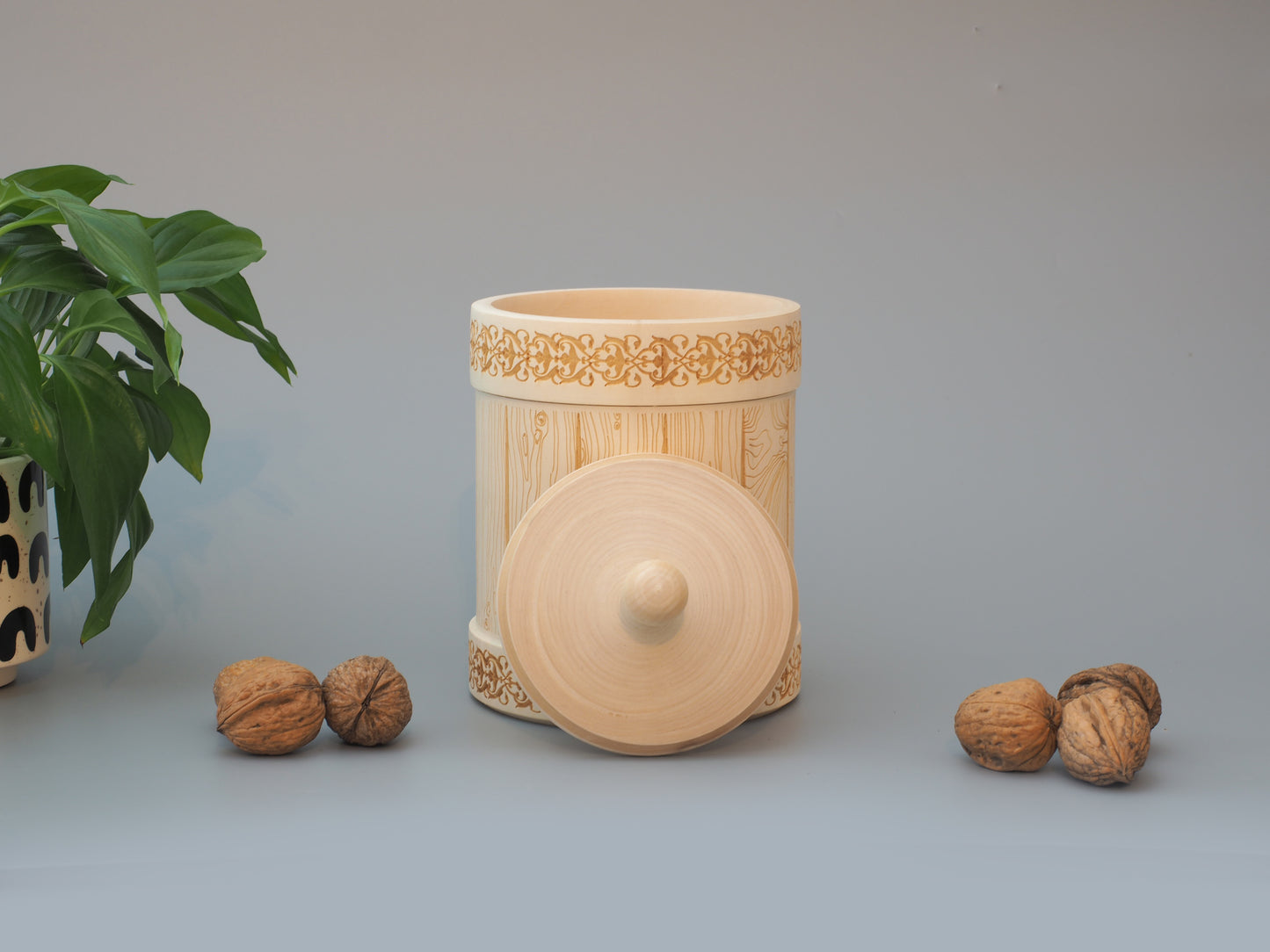 Kleine Vorratsdosen in Fässerform aus Lindenholz - ein nachhaltiges Geschenk mit Stil