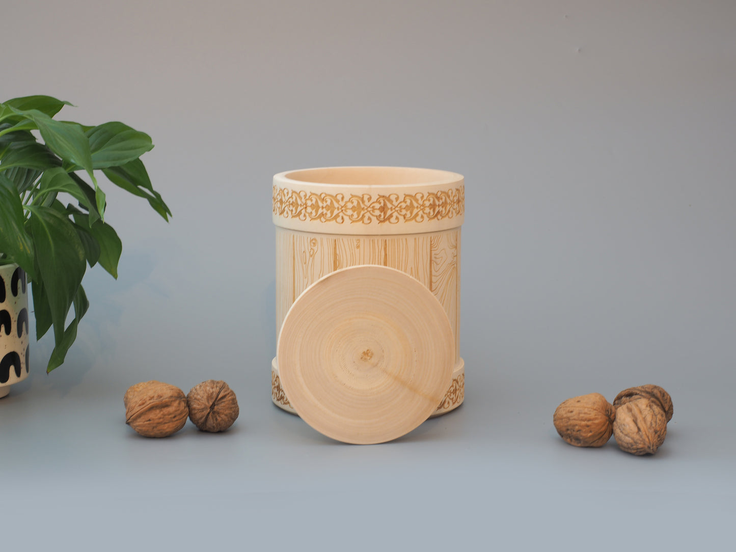 Kleine Vorratsdosen in Fässerform aus Lindenholz - ein nachhaltiges Geschenk mit Stil