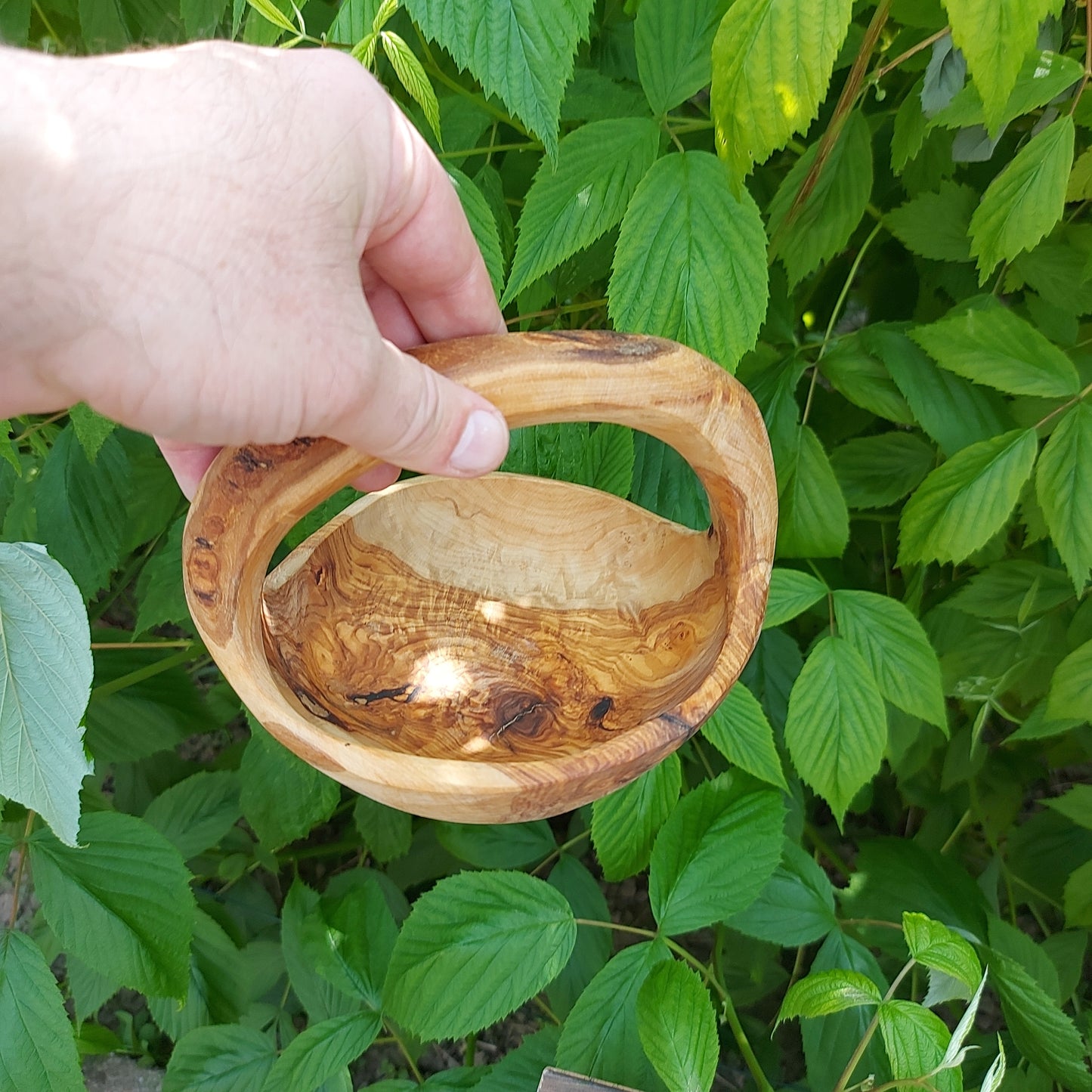 Obstkorb aus Olivenholz