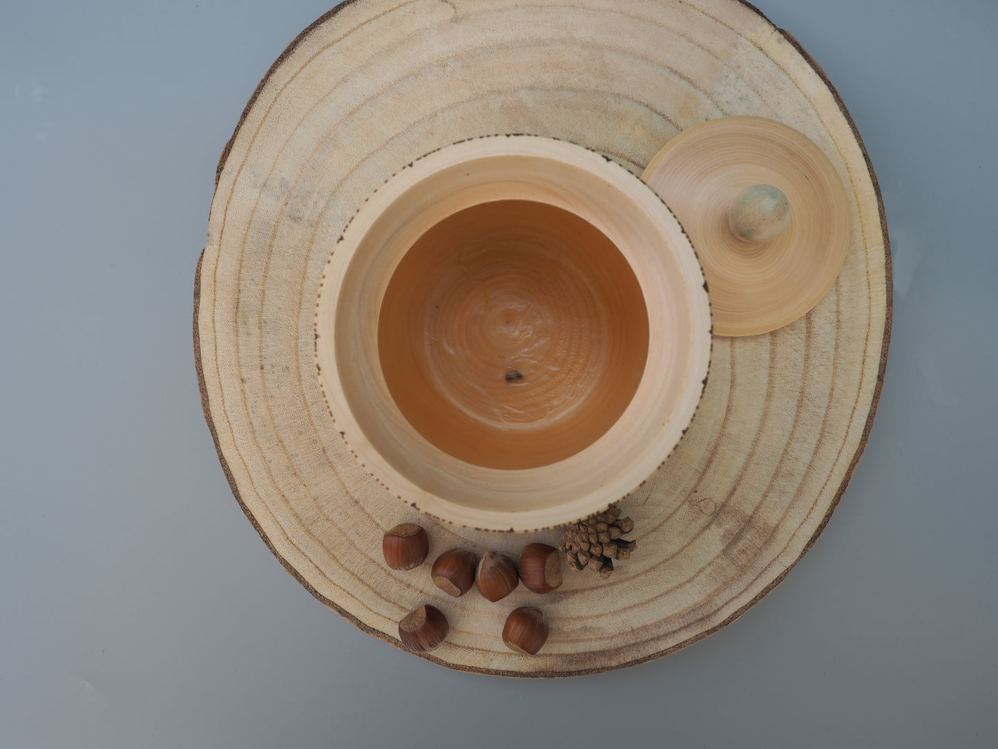Storage jars, barrel-shaped, bright with pattern