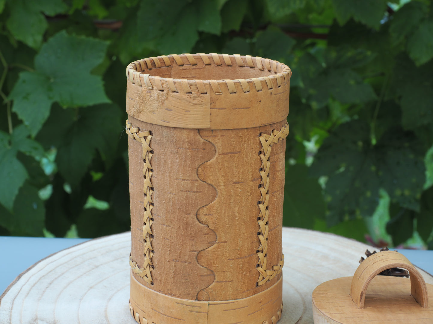 Conteneurs de stockage en écorce de bouleau et bois de bouleau, tressés avec un motif