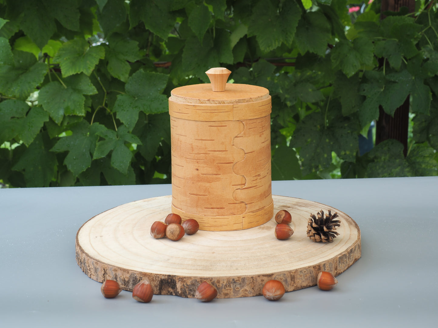 Vorratsdosen aus Birkenrinde und Birkenholz, rund