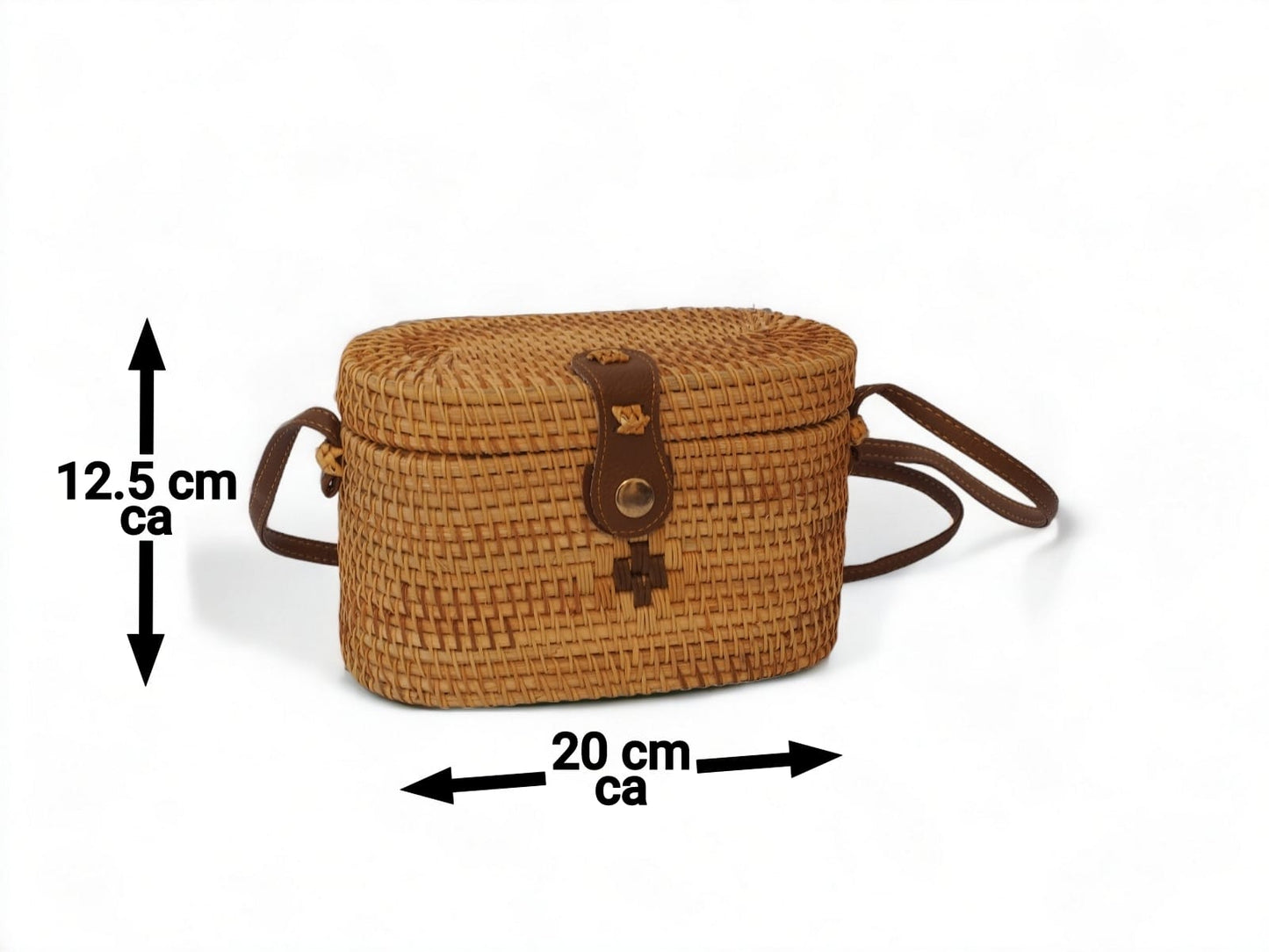 Entdecke zeitlose Eleganz mit unserer handgemachten Rattan-Handtasche & Holzdeko. Nachhaltiger Stil vereint in einem idealen Geschenk.