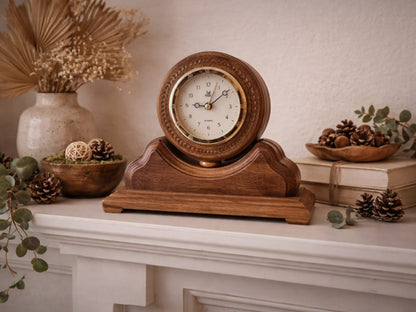 Klassische Kaminuhr aus Holz – Vintage Tischuhr