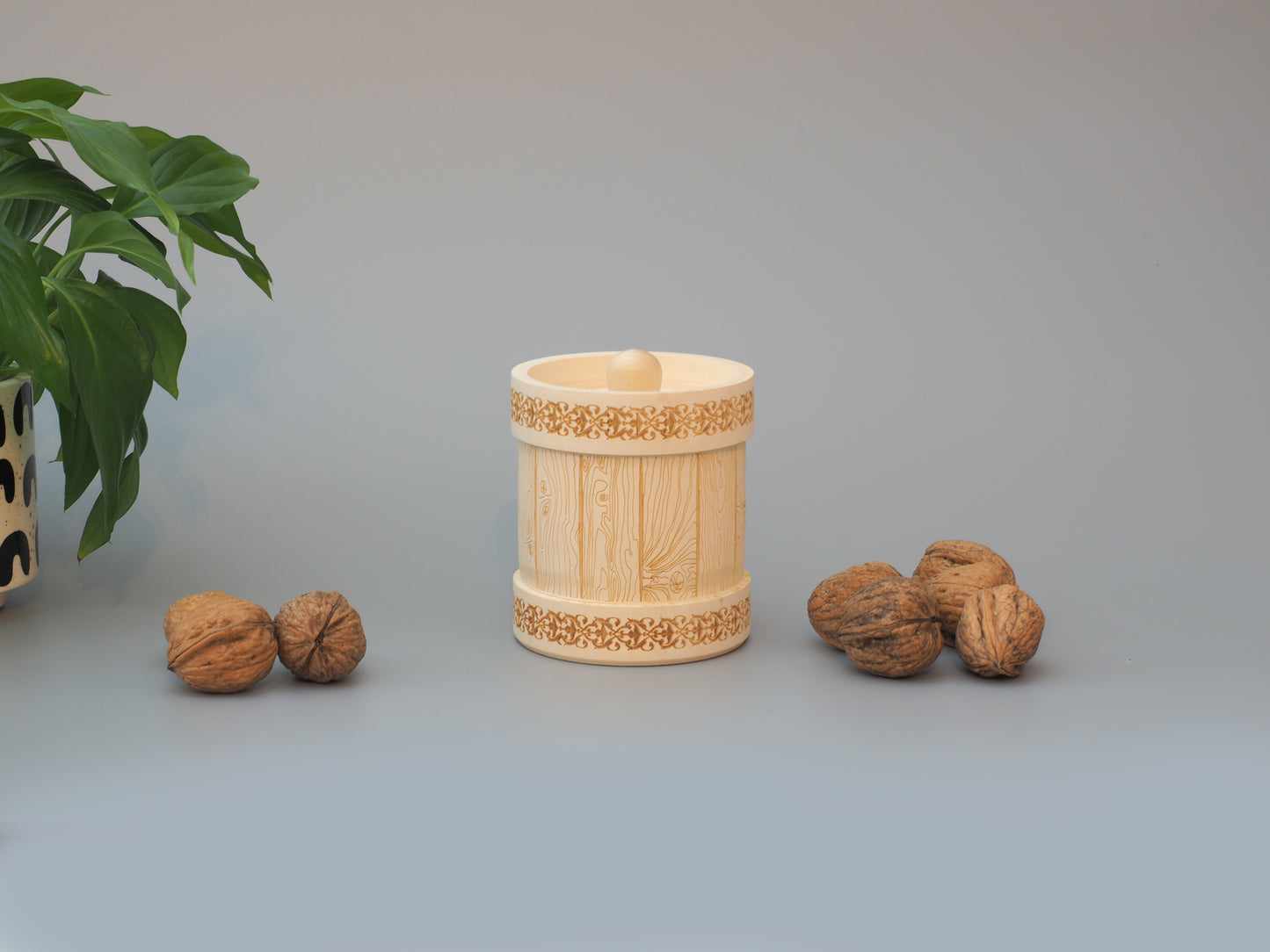 Kleine Vorratsdosen in Fässerform aus Lindenholz - ein nachhaltiges Geschenk mit Stil