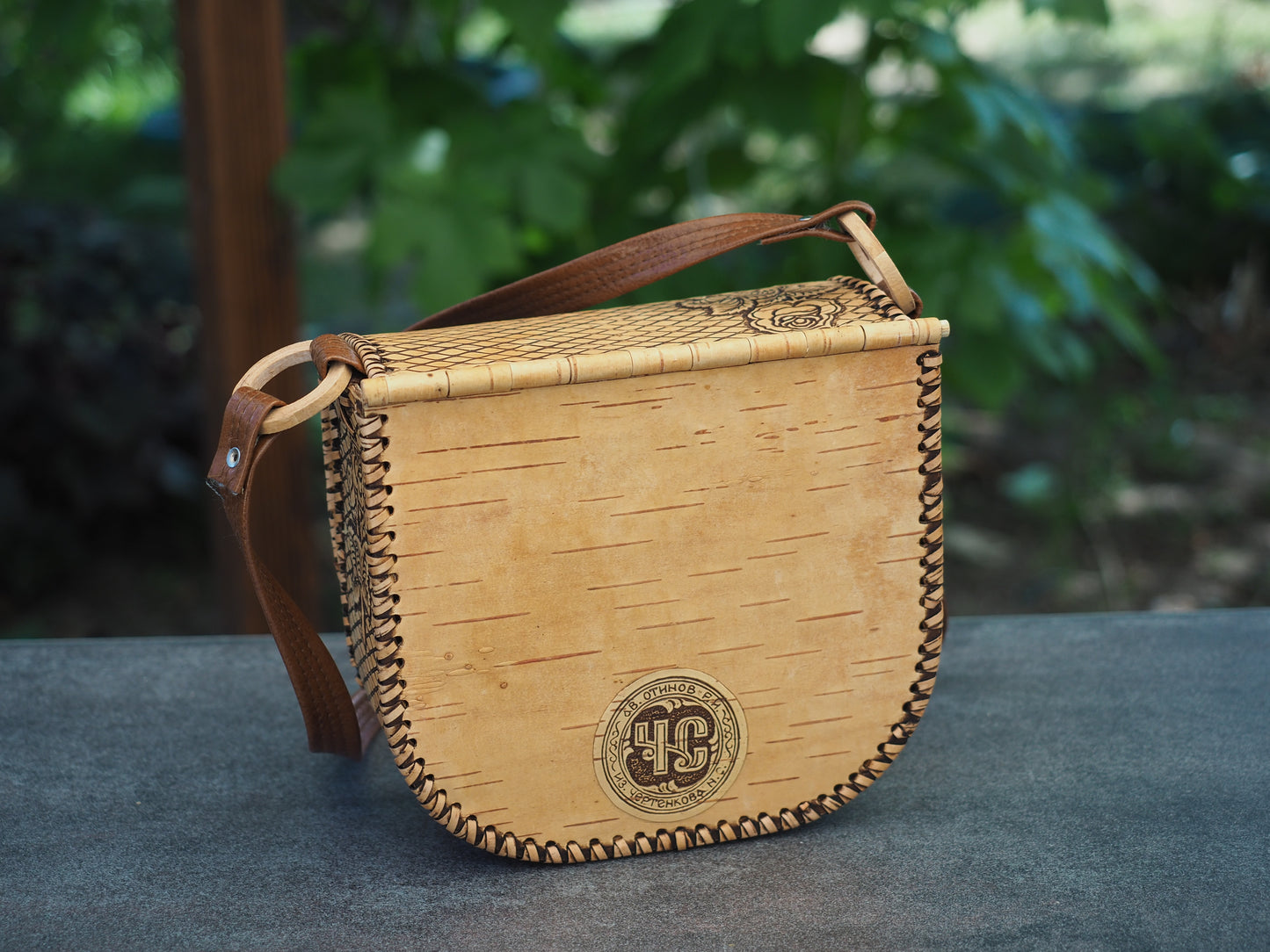 Handtasche aus Birkenrinde und Holz - Blumenmuster
