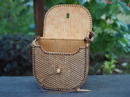 Handtasche aus Birkenrinde und Holz - Blumenmuster