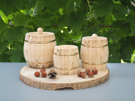 Storage jars, barrel-shaped, bright with pattern