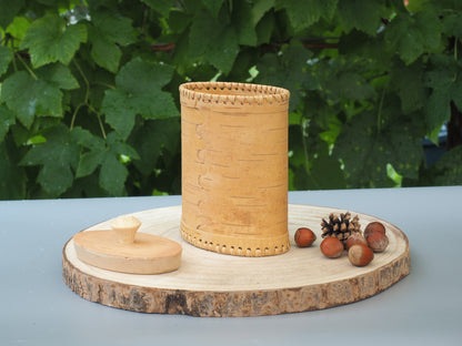 Conteneurs de conservation en écorce de bouleau et bois de bouleau, forme ovale, fond et couvercle tressés
